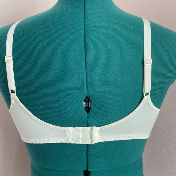 NWT Olga Simply Perfect Lace Underwire Bra 38B - Picture 3 of 5